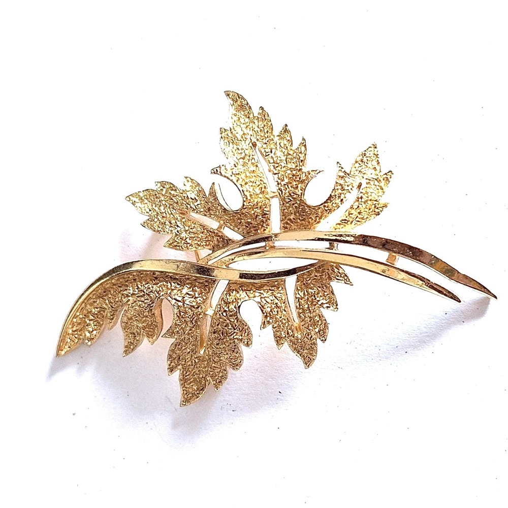 Vintage Trifari Gold Tone Textured Leaf Brooch Pin Mid Century Modern Jewelry